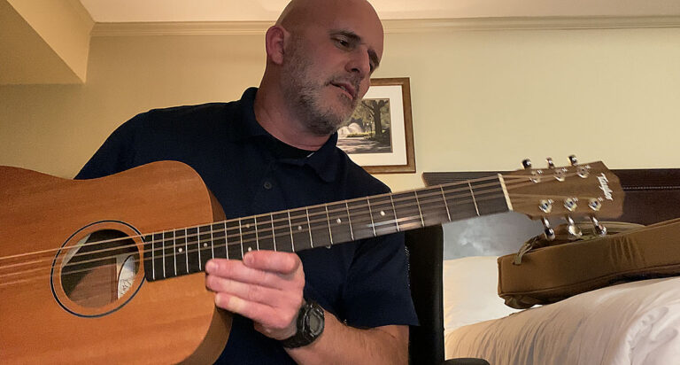 Baby Taylor BT2 Great Travel GUitar