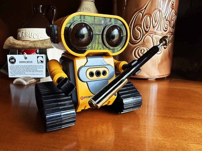 Robot-Handling-a- Tool