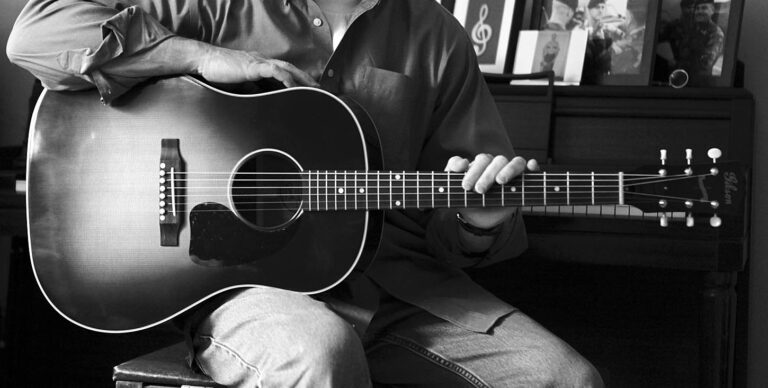 gibson-j45tv-acoustic-guitar-bw